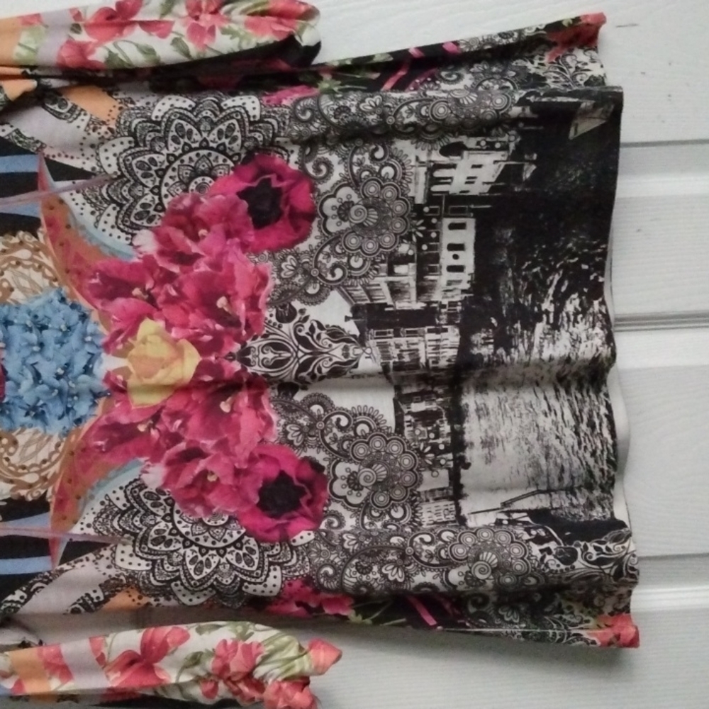 Valerie Stevens Women's Floral Tunic - Picture 2 of 11